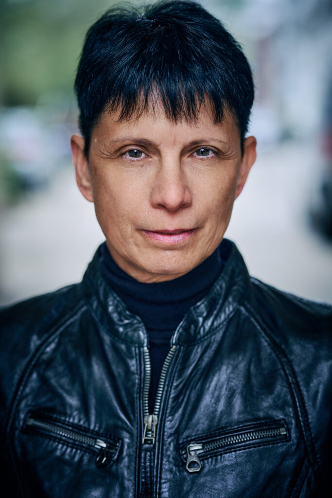 Schauspielerin motiviert knallhart Action Stunt